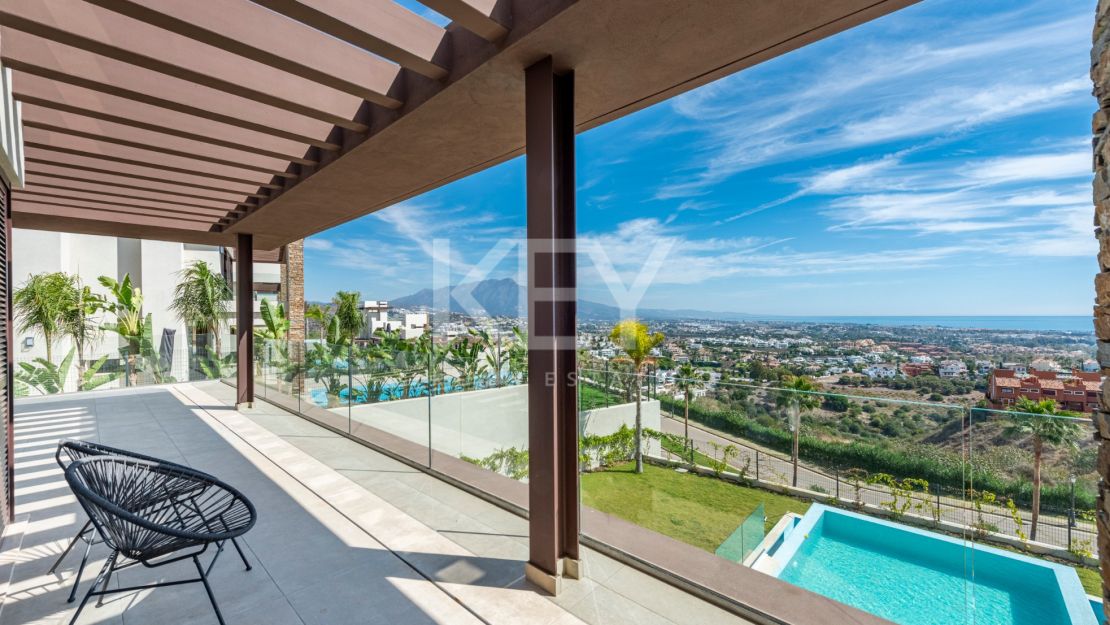 Modern Villa for Sale in La Alquería, Benahavís with Panoramic Sea Views