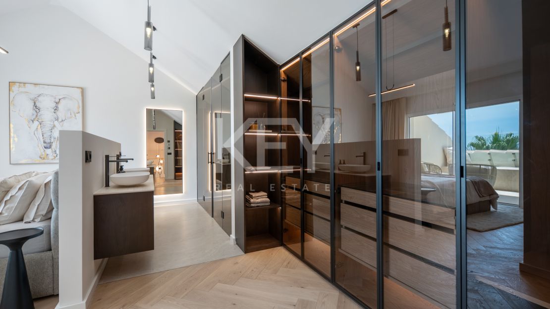 Ático de lujo con vistas al mar en venta en Nueva Andalucía, Marbella