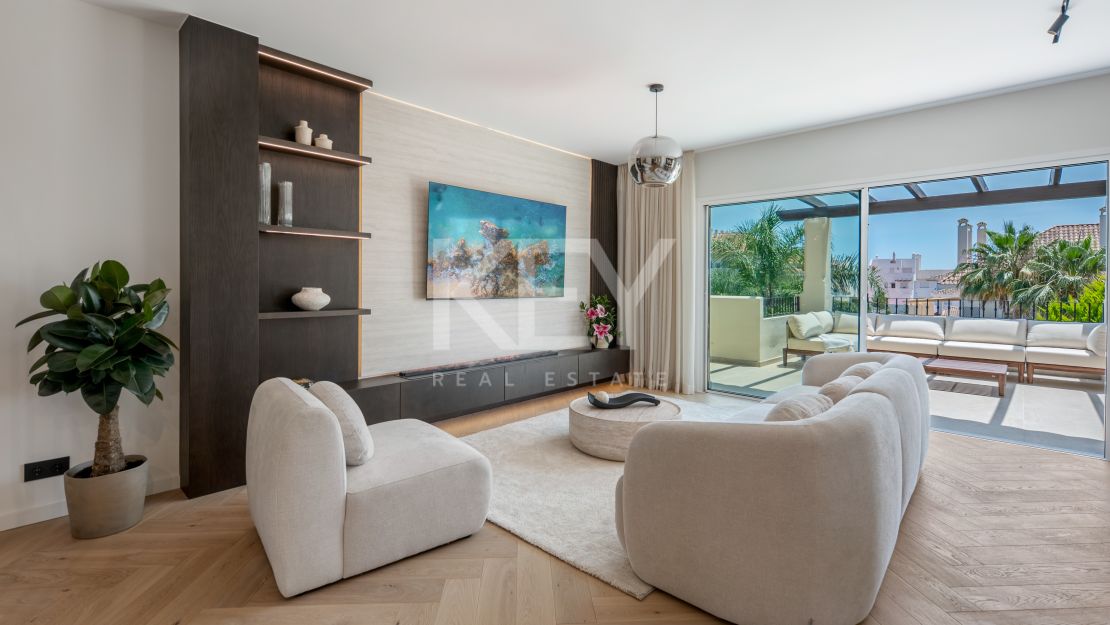 Ático de lujo con vistas al mar en venta en Nueva Andalucía, Marbella