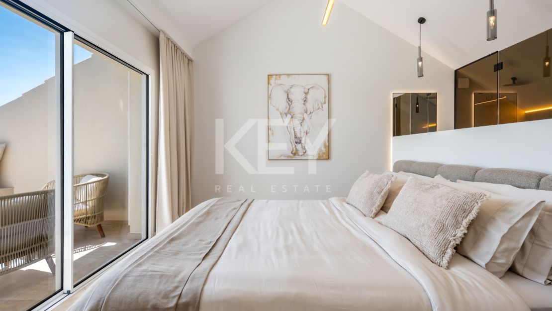 Ático de lujo con vistas al mar en venta en Nueva Andalucía, Marbella