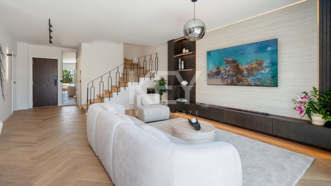 Ático de lujo con vistas al mar en venta en Nueva Andalucía, Marbella