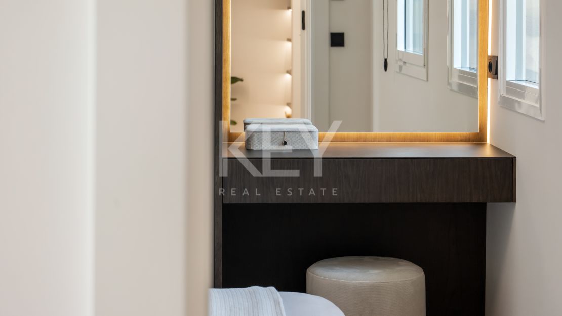 Ático de lujo con vistas al mar en venta en Nueva Andalucía, Marbella