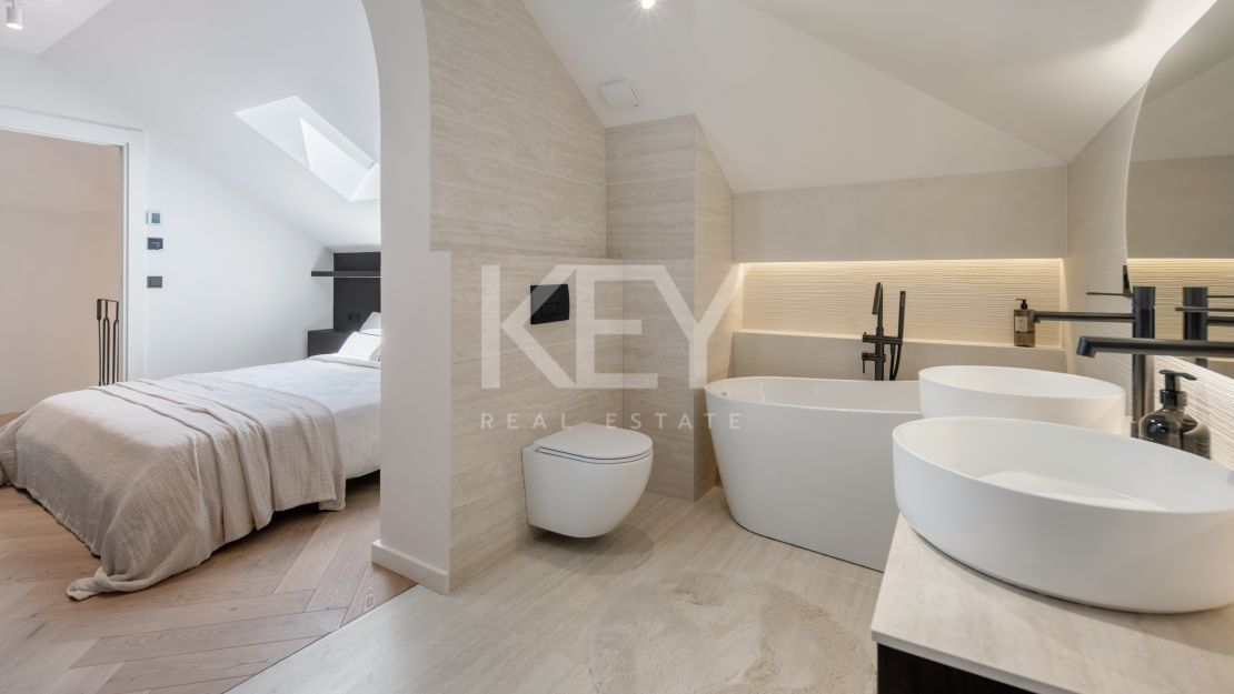 Ático de lujo con vistas al mar en venta en Nueva Andalucía, Marbella