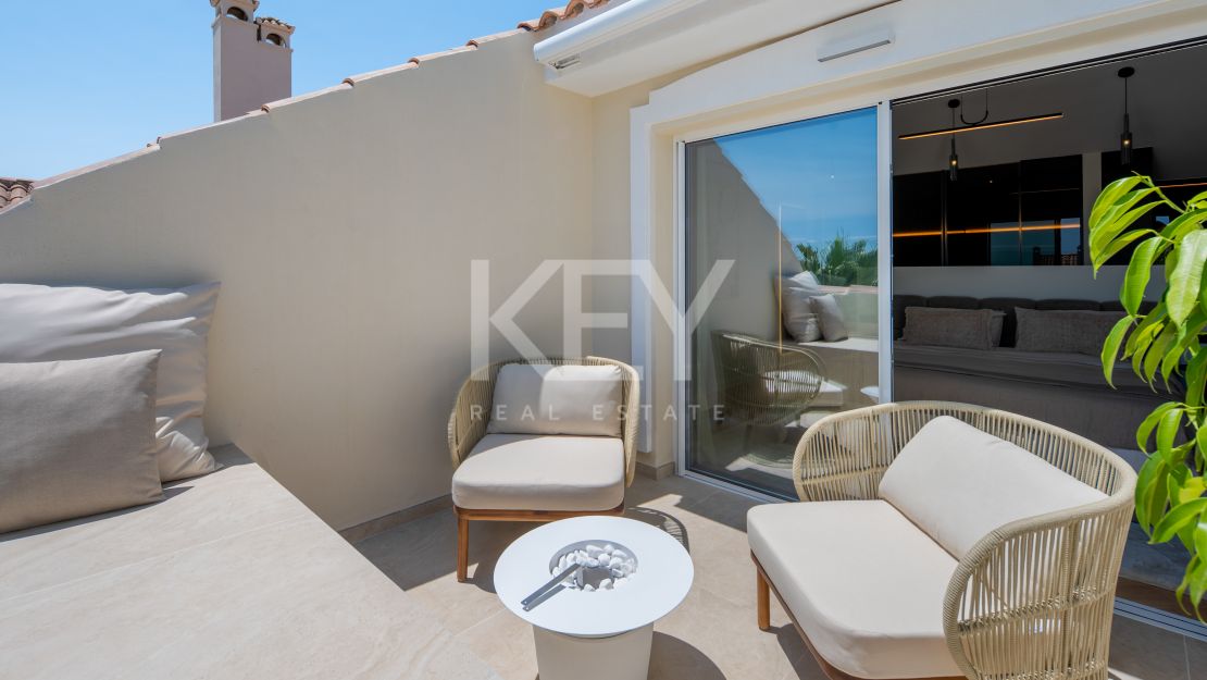 Ático de lujo con vistas al mar en venta en Nueva Andalucía, Marbella