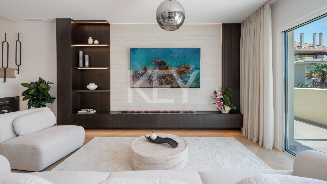 Ático de lujo con vistas al mar en venta en Nueva Andalucía, Marbella