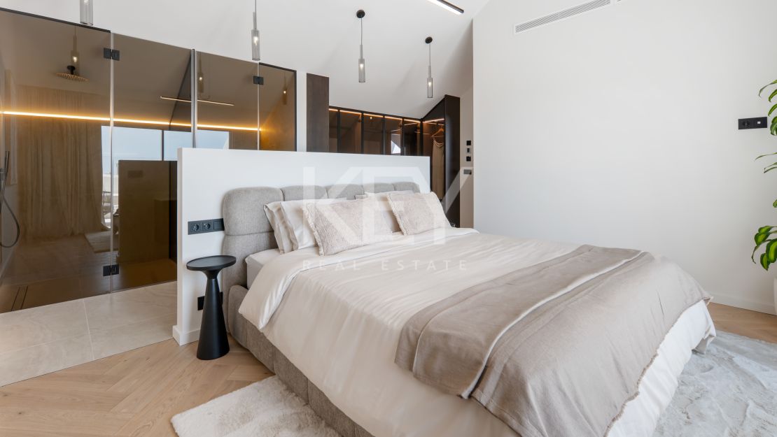 Ático de lujo con vistas al mar en venta en Nueva Andalucía, Marbella