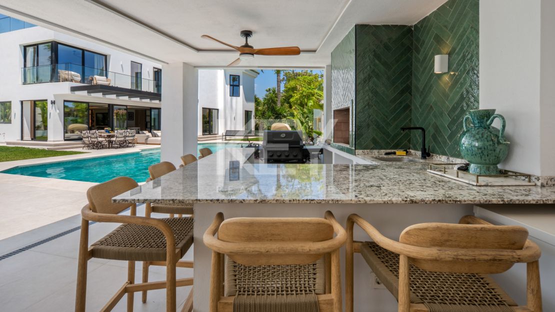 Renovated Luxury Villa for Sale in Bel Air, Estepona with Sea Views, Pool and Spa