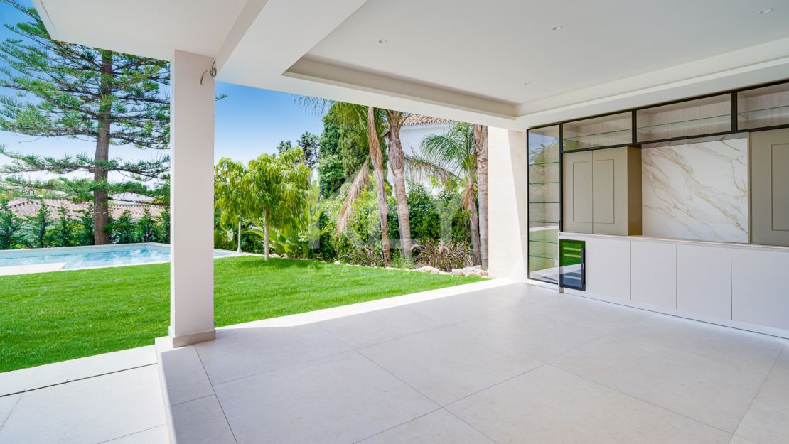 Brand-New Contemporary Villa for Sale in Los Monteros Playa, Marbella – Walking Distance to the Beach