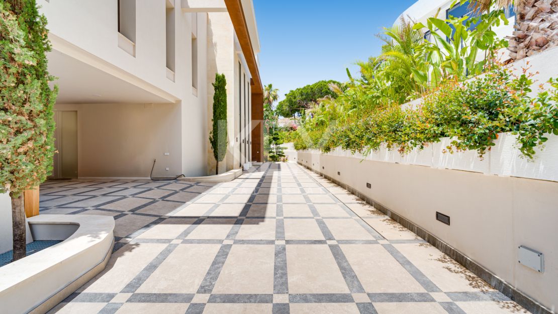Brand-New Contemporary Villa for Sale in Los Monteros Playa, Marbella – Walking Distance to the Beach