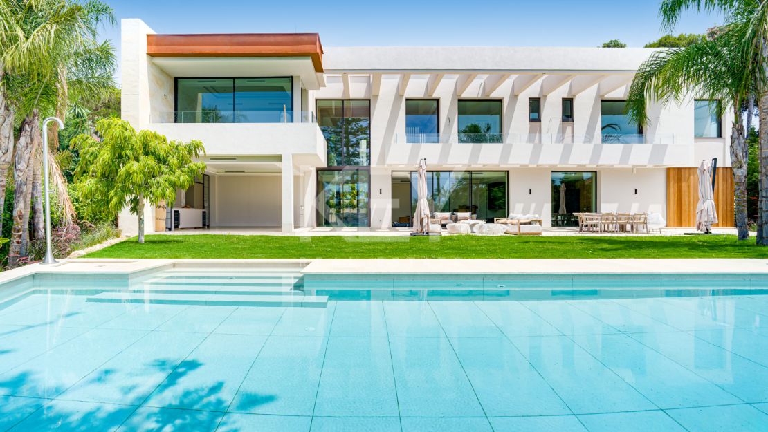 Brand-New Contemporary Villa for Sale in Los Monteros Playa, Marbella – Walking Distance to the Beach