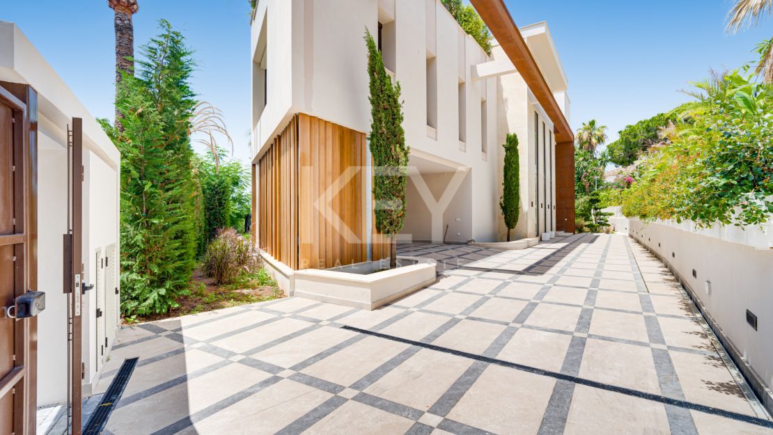Brand-New Contemporary Villa for Sale in Los Monteros Playa, Marbella – Walking Distance to the Beach