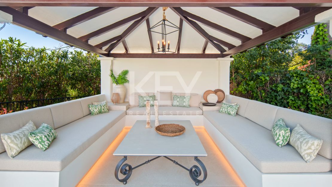 Villa De Lujo En Primera Línea De Golf En Venta En La Cerquilla, Nueva Andalucía, Marbella