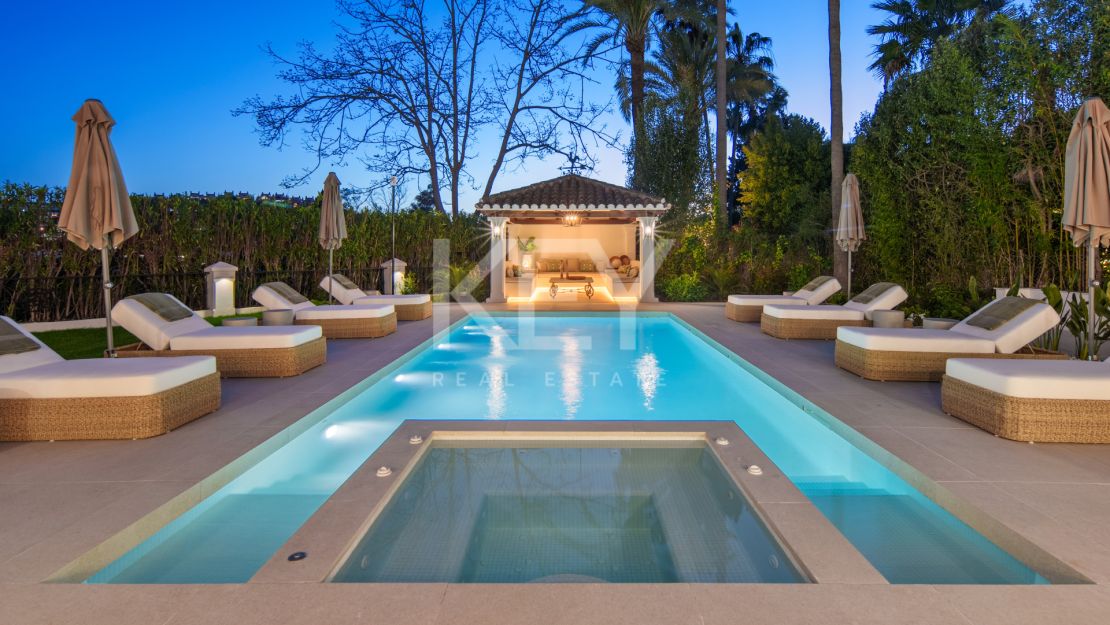 Villa De Lujo En Primera Línea De Golf En Venta En La Cerquilla, Nueva Andalucía, Marbella