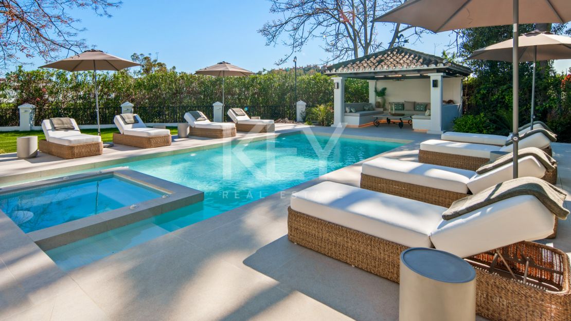 Villa De Lujo En Primera Línea De Golf En Venta En La Cerquilla, Nueva Andalucía, Marbella