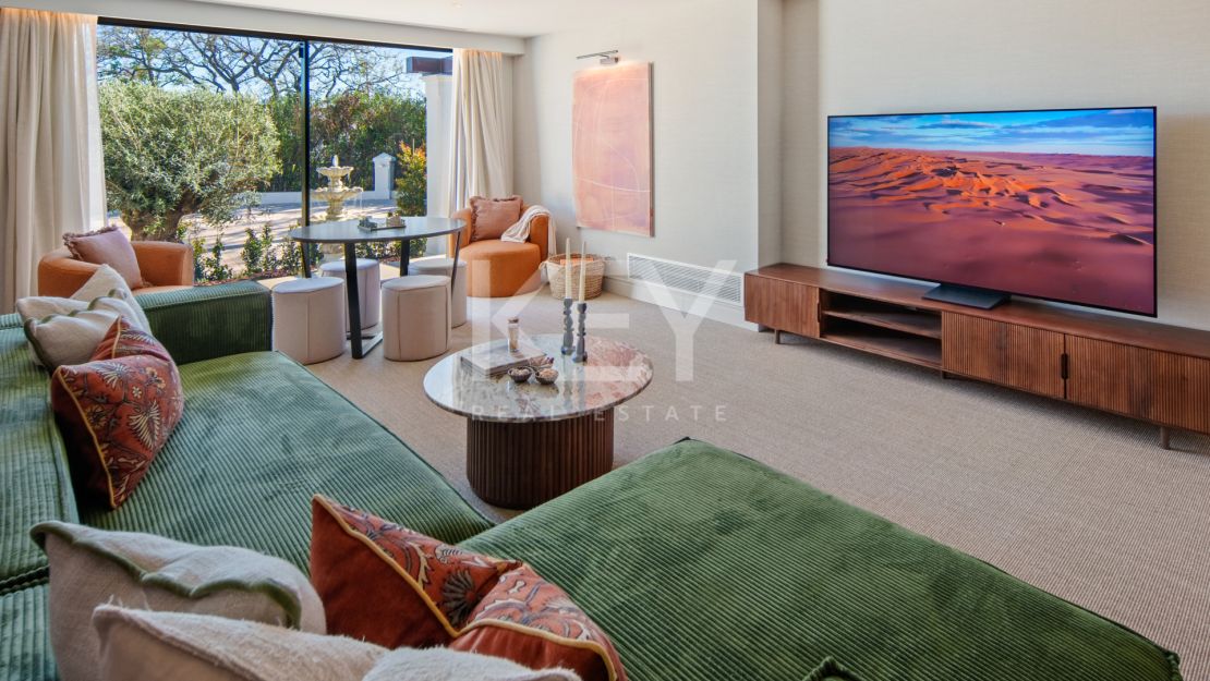 Villa De Lujo En Primera Línea De Golf En Venta En La Cerquilla, Nueva Andalucía, Marbella