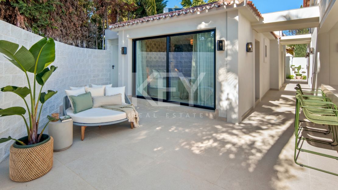 Villa De Lujo En Primera Línea De Golf En Venta En La Cerquilla, Nueva Andalucía, Marbella