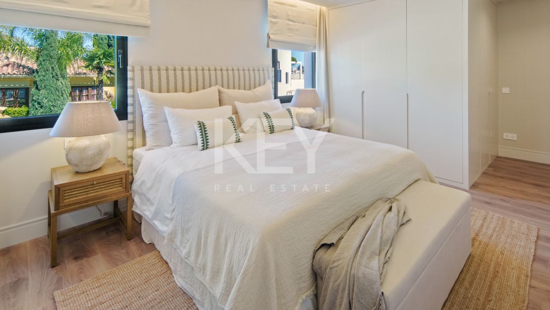 Villa De Lujo En Primera Línea De Golf En Venta En La Cerquilla, Nueva Andalucía, Marbella