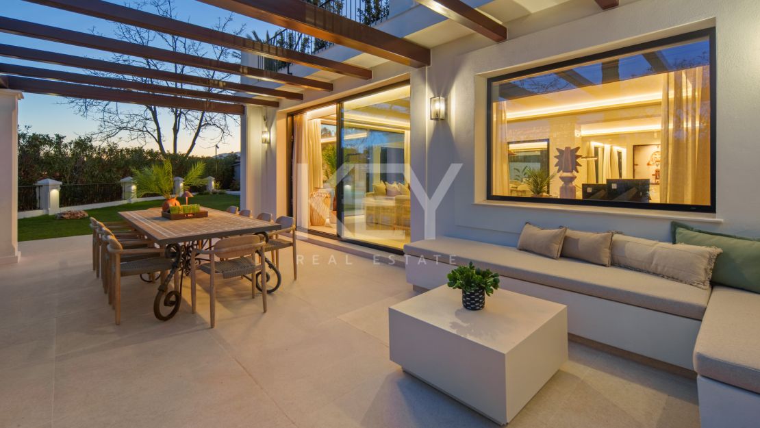 Villa De Lujo En Primera Línea De Golf En Venta En La Cerquilla, Nueva Andalucía, Marbella
