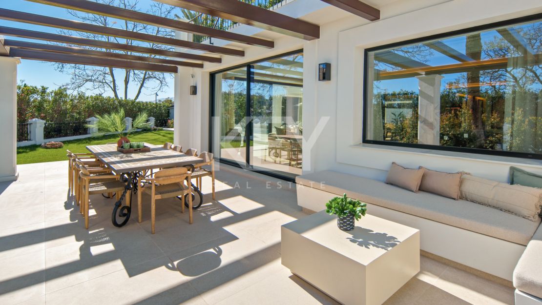 Villa De Lujo En Primera Línea De Golf En Venta En La Cerquilla, Nueva Andalucía, Marbella