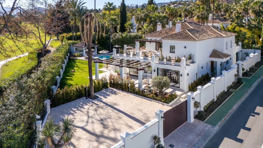 Villa De Lujo En Primera Línea De Golf En Venta En La Cerquilla, Nueva Andalucía, Marbella
