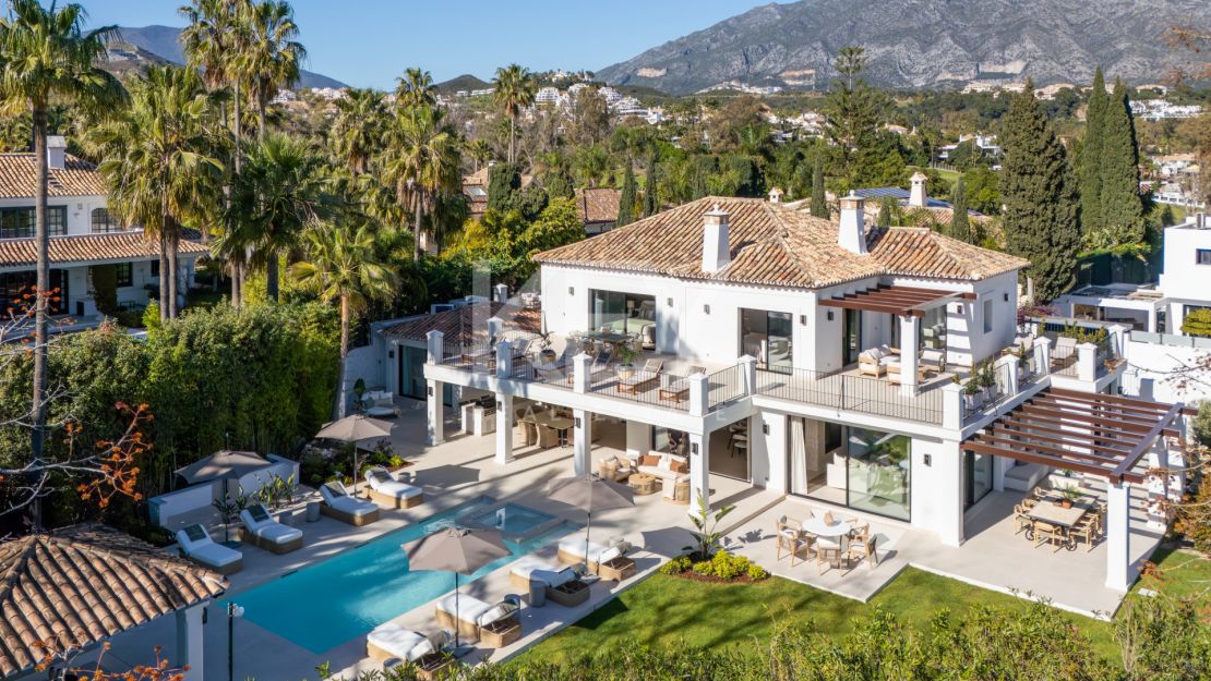 Villa De Lujo En Primera Línea De Golf En Venta En La Cerquilla, Nueva Andalucía, Marbella