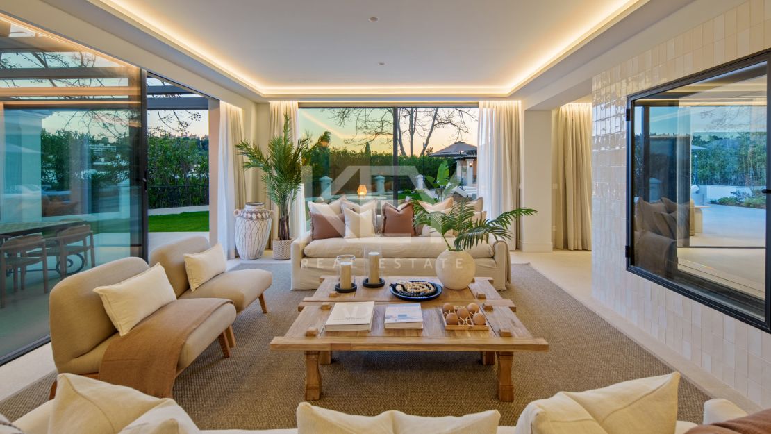 Villa De Lujo En Primera Línea De Golf En Venta En La Cerquilla, Nueva Andalucía, Marbella