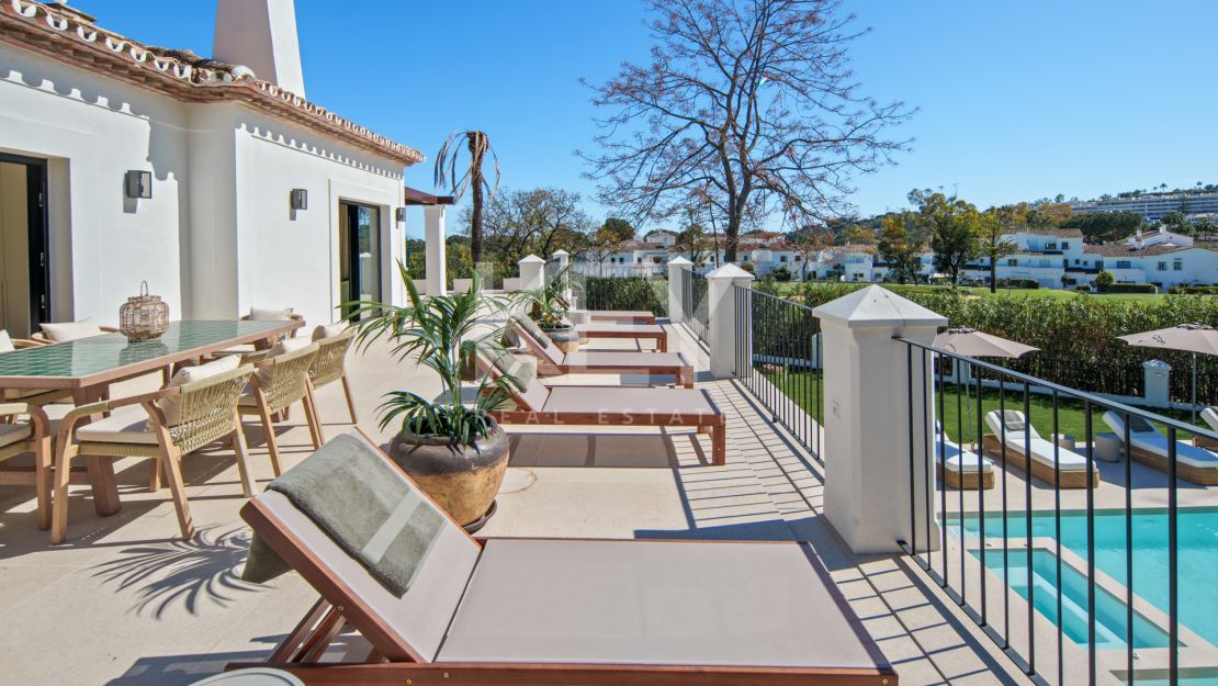 Villa De Lujo En Primera Línea De Golf En Venta En La Cerquilla, Nueva Andalucía, Marbella