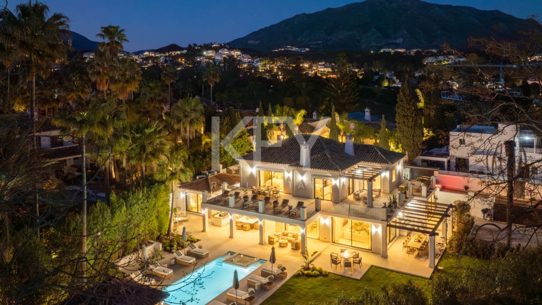 Villa De Lujo En Primera Línea De Golf En Venta En La Cerquilla, Nueva Andalucía, Marbella
