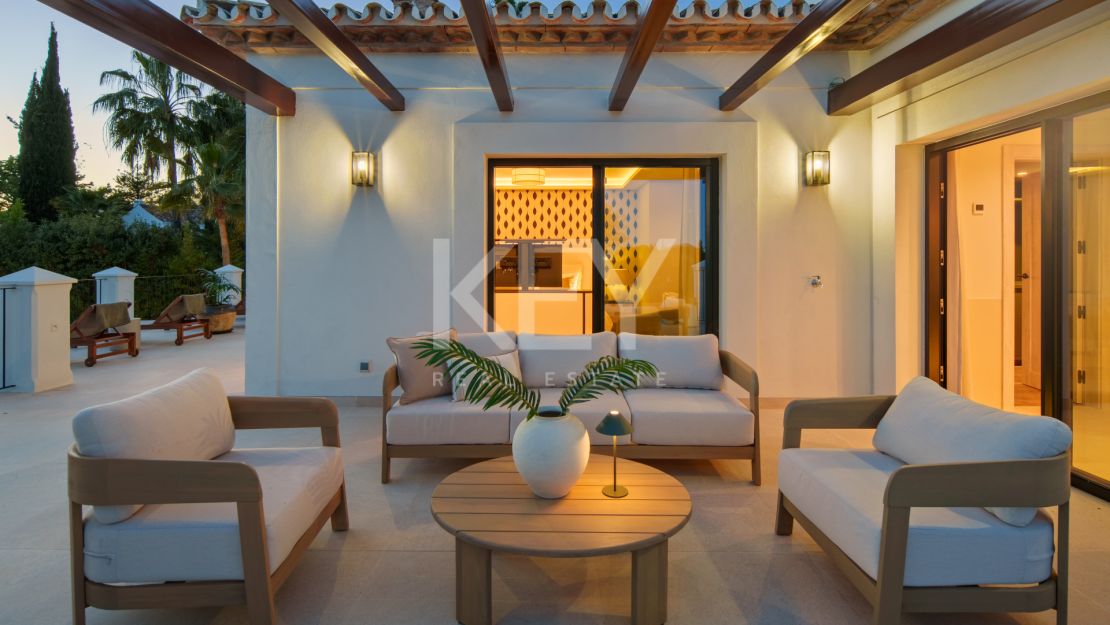 Villa De Lujo En Primera Línea De Golf En Venta En La Cerquilla, Nueva Andalucía, Marbella