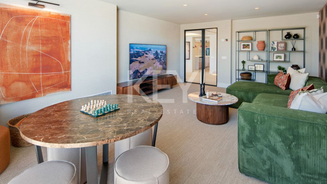 Villa De Lujo En Primera Línea De Golf En Venta En La Cerquilla, Nueva Andalucía, Marbella