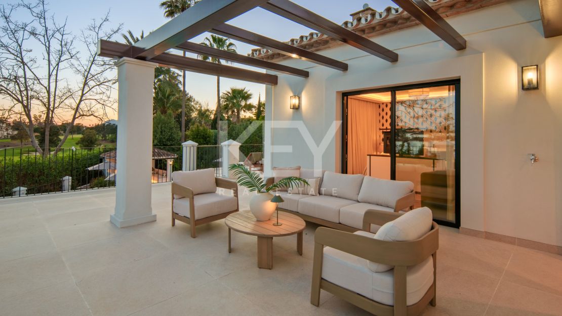 Villa De Lujo En Primera Línea De Golf En Venta En La Cerquilla, Nueva Andalucía, Marbella