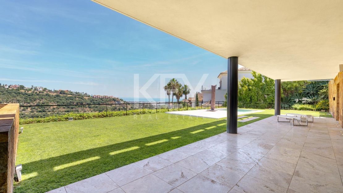 Contemporary Villa with Panoramic Sea, Golf and Mountain Views in Marbella