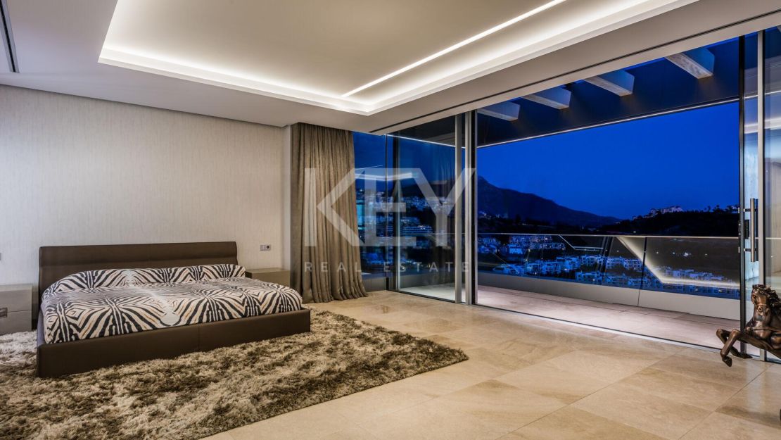 Contemporary Villa with Panoramic Sea, Golf and Mountain Views in Marbella