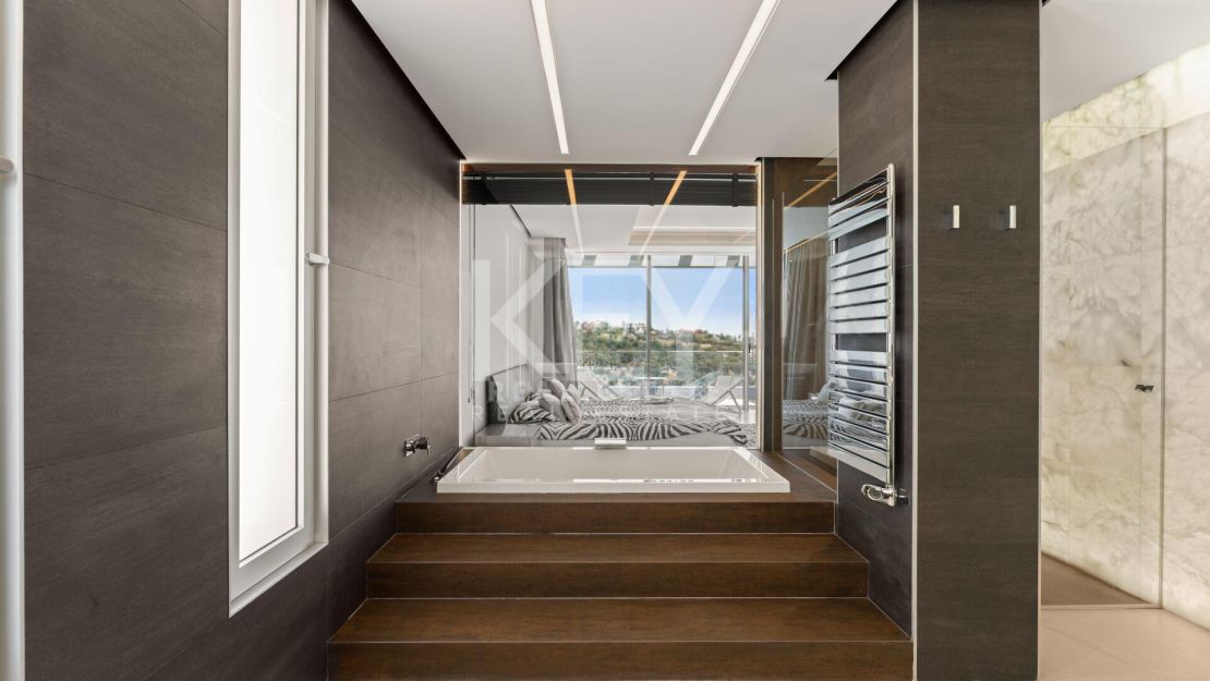 Contemporary Villa with Panoramic Sea, Golf and Mountain Views in Marbella
