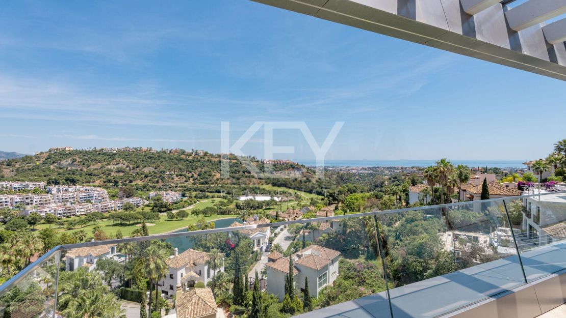 Contemporary Villa with Panoramic Sea, Golf and Mountain Views in Marbella