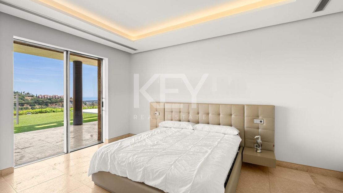 Contemporary Villa with Panoramic Sea, Golf and Mountain Views in Marbella