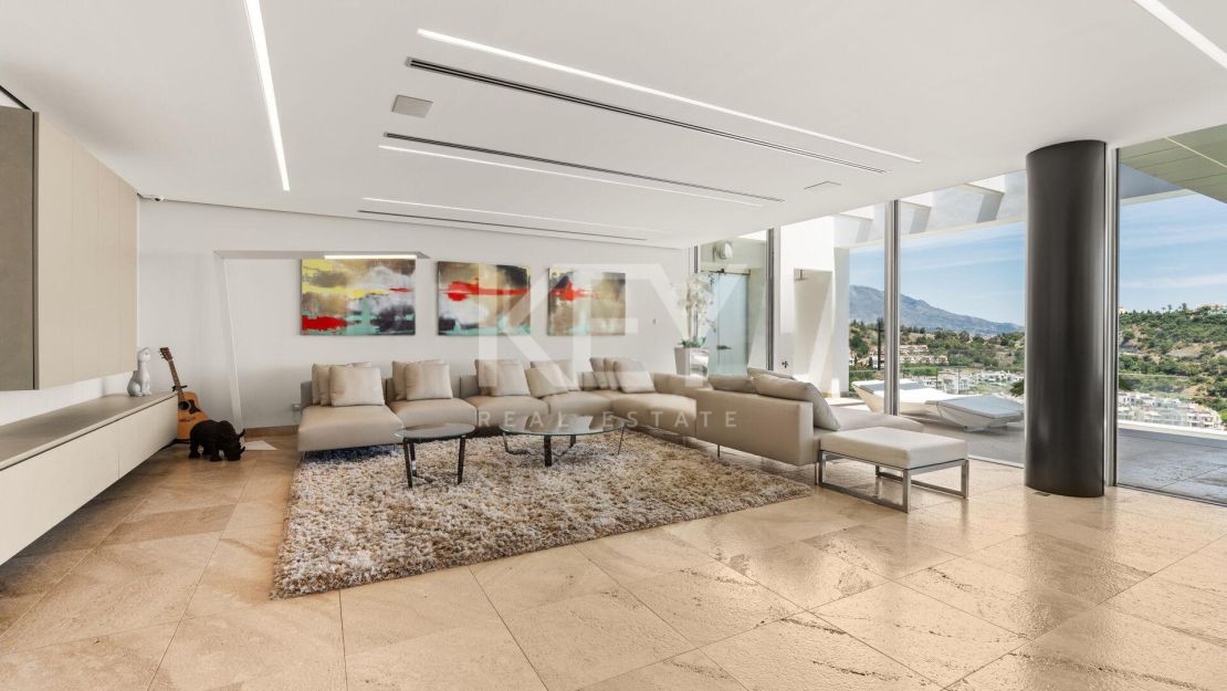 Contemporary Villa with Panoramic Sea, Golf and Mountain Views in Marbella