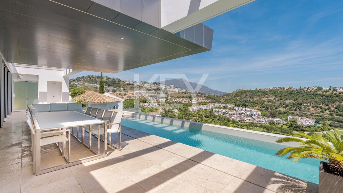 Contemporary Villa with Panoramic Sea, Golf and Mountain Views in Marbella