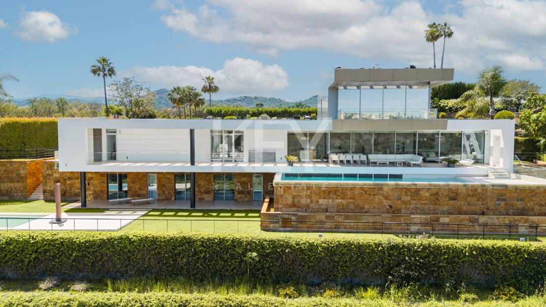 Contemporary Villa with Panoramic Sea, Golf and Mountain Views in Marbella