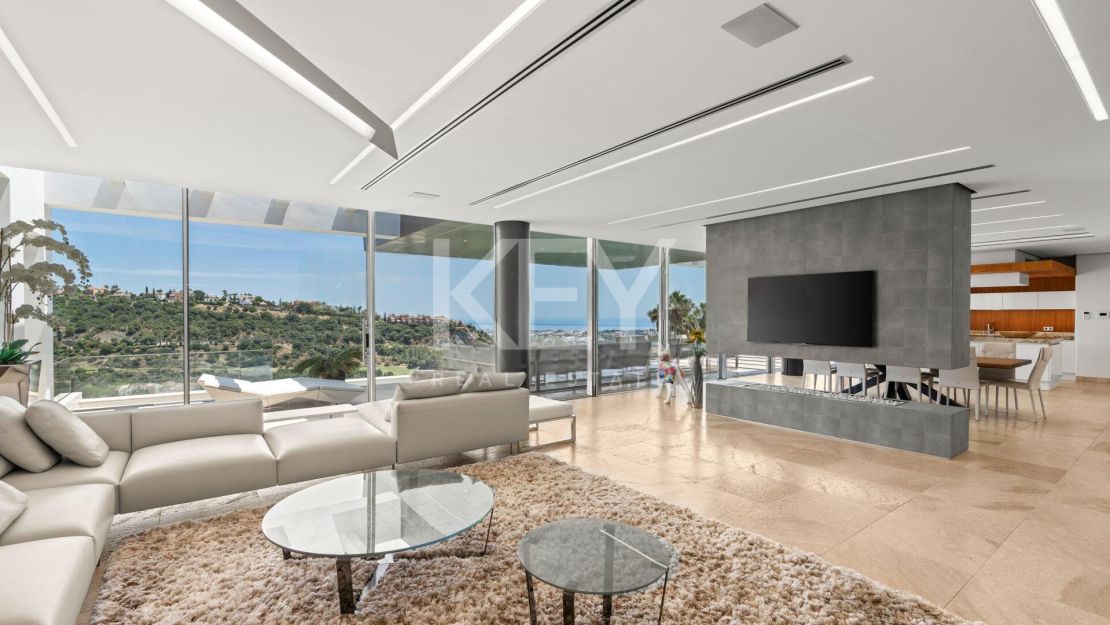 Contemporary Villa with Panoramic Sea, Golf and Mountain Views in Marbella
