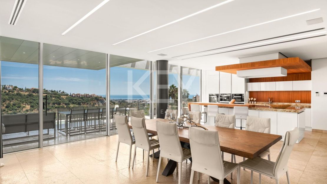 Contemporary Villa with Panoramic Sea, Golf and Mountain Views in Marbella