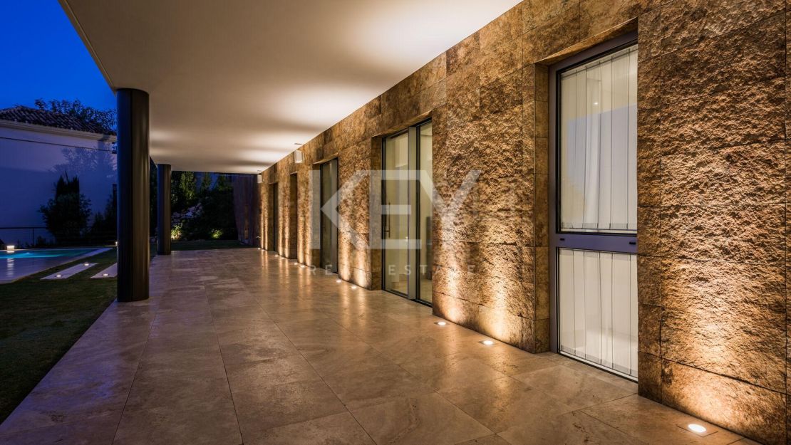 Contemporary Villa with Panoramic Sea, Golf and Mountain Views in Marbella