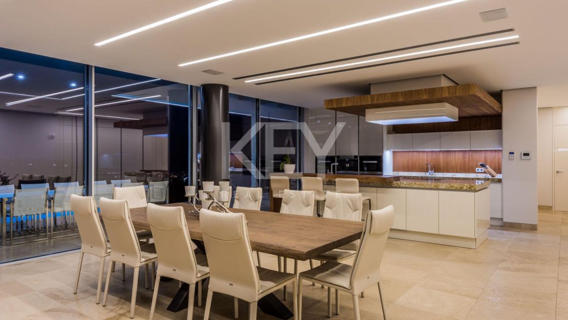 Contemporary Villa with Panoramic Sea, Golf and Mountain Views in Marbella