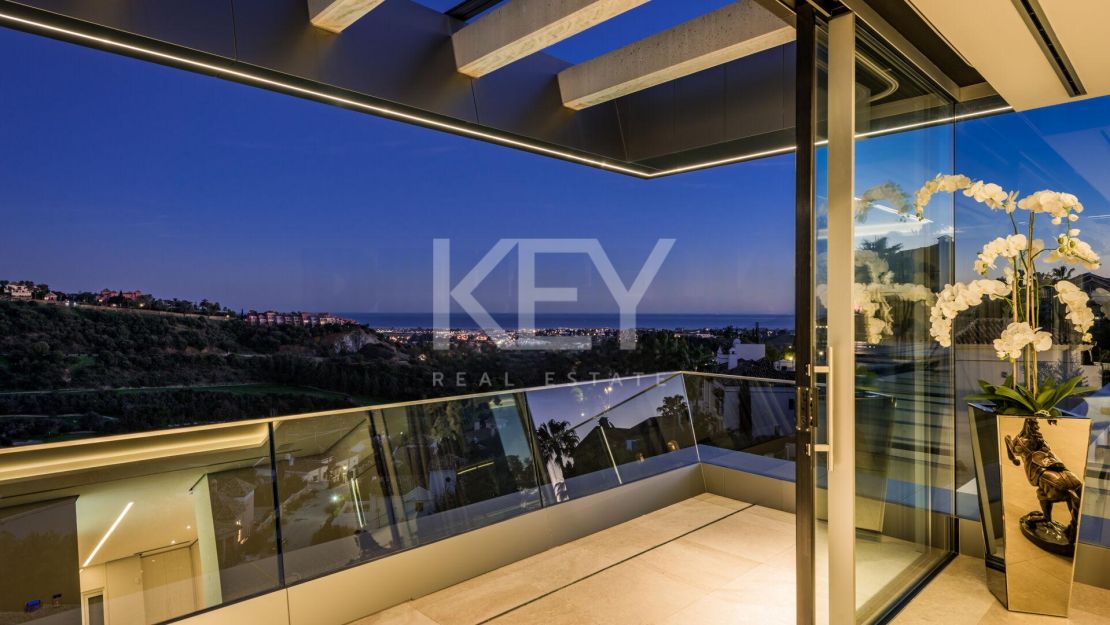Contemporary Villa with Panoramic Sea, Golf and Mountain Views in Marbella
