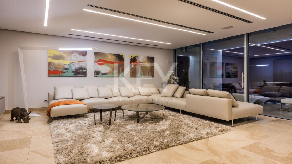 Contemporary Villa with Panoramic Sea, Golf and Mountain Views in Marbella