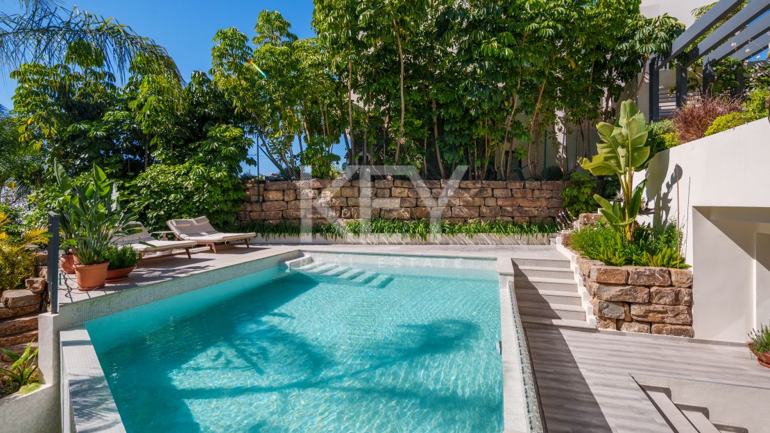 Contemporary Luxury Villa for Sale in El Campanario, Estepona