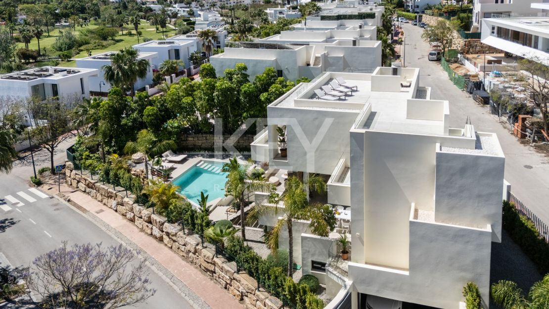 Contemporary Luxury Villa for Sale in El Campanario, Estepona