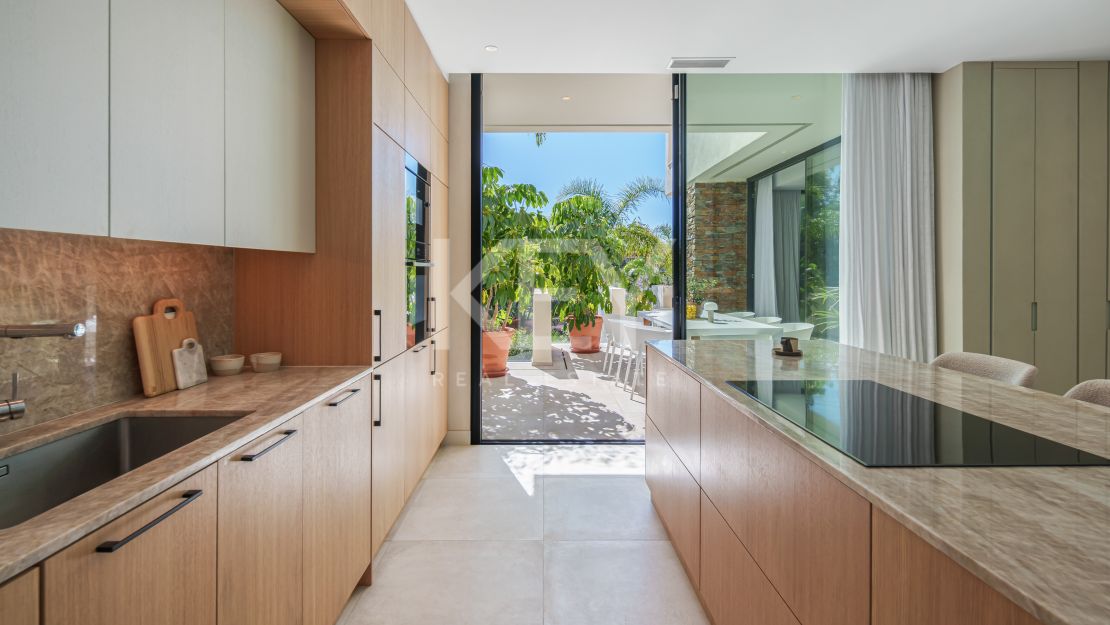 Contemporary Luxury Villa for Sale in El Campanario, Estepona