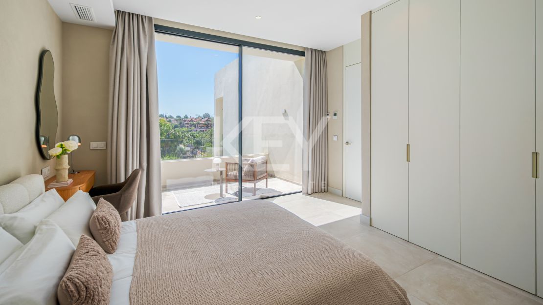 Contemporary Luxury Villa for Sale in El Campanario, Estepona