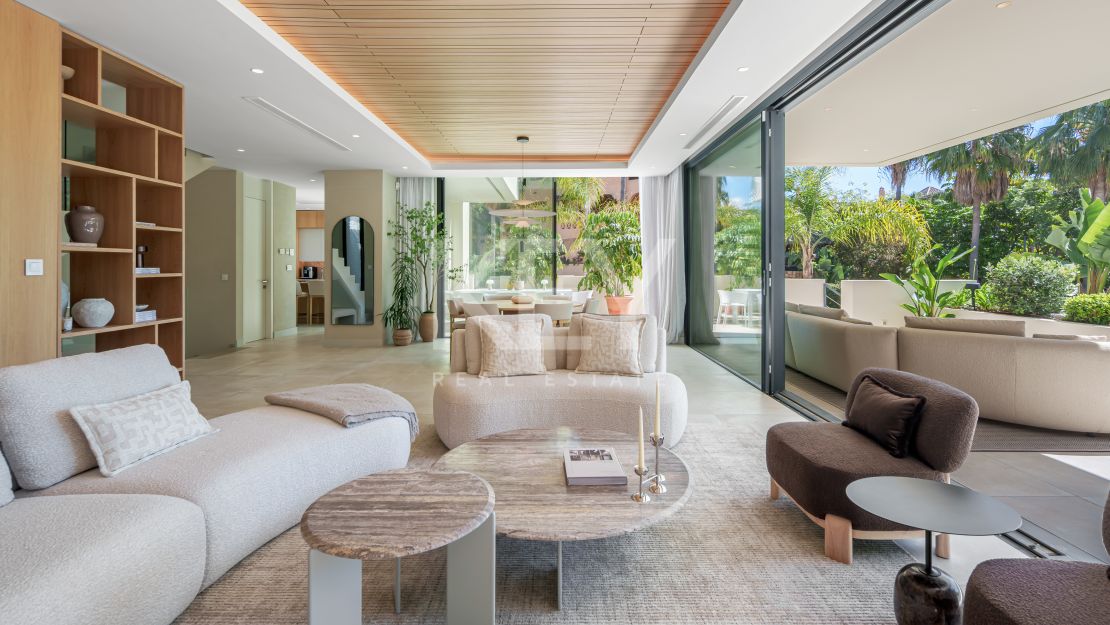 Contemporary Luxury Villa for Sale in El Campanario, Estepona
